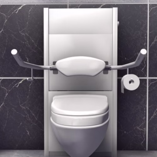 Barrierefreies Lift-WC mit höhenverstellbarer Sitzfläche und seitlichen Klappgriffen.